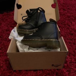 infant doc martens. BRAND NEW. never worn.